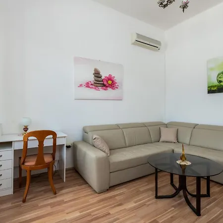 Apartament Lovely In With Wifi