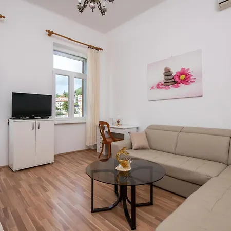 2 Bedroom Cozy In דירה